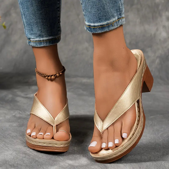 Alice | Sandales Femme Dorées Talon Bloc Tong