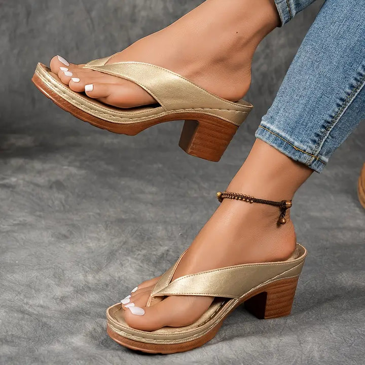Alice | Sandales Femme Dorées Talon Bloc Tong