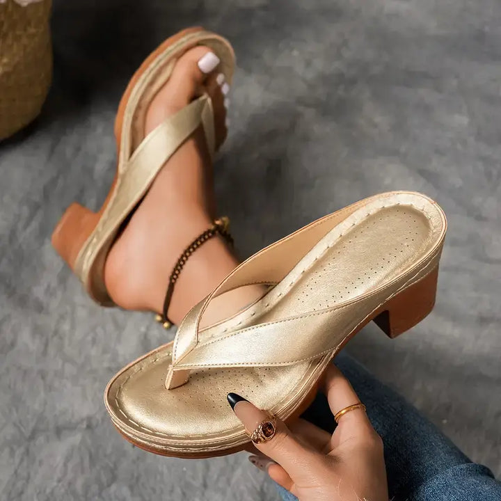 Alice | Sandales Femme Dorées Talon Bloc Tong