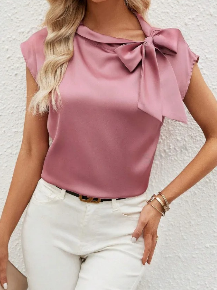 Chloé | Blouse Femme Satin Bleue Col Lavallière Manches Courtes