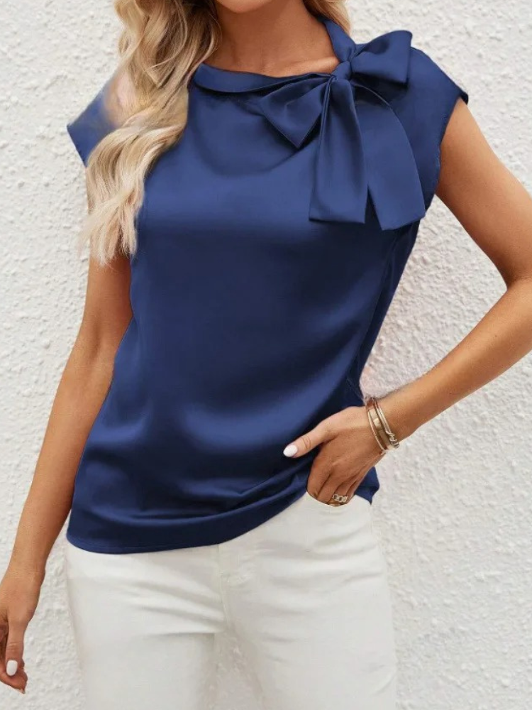 Chloé | Blouse Femme Satin Bleue Col Lavallière Manches Courtes
