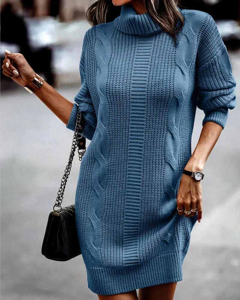 Laurie | Robe Pull Courte Col Roulé Maille Torsadée