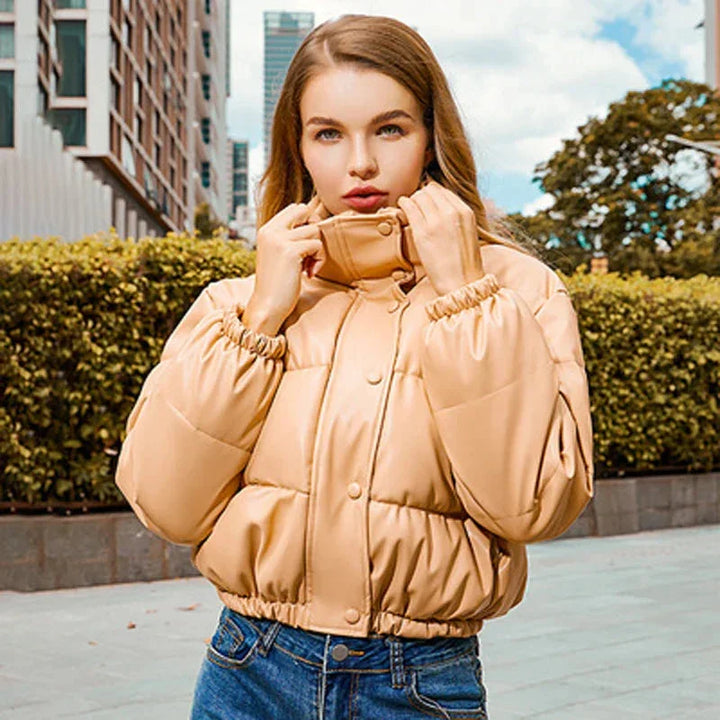 Léa | Doudoune Courte Simili Cuir à Capuche Femme