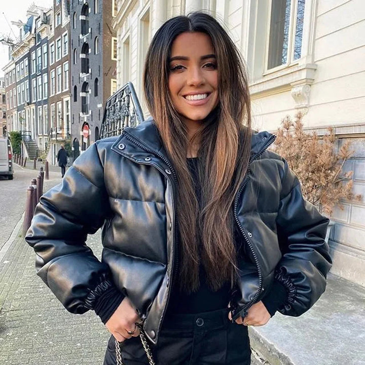 Léa | Doudoune Courte Simili Cuir à Capuche Femme