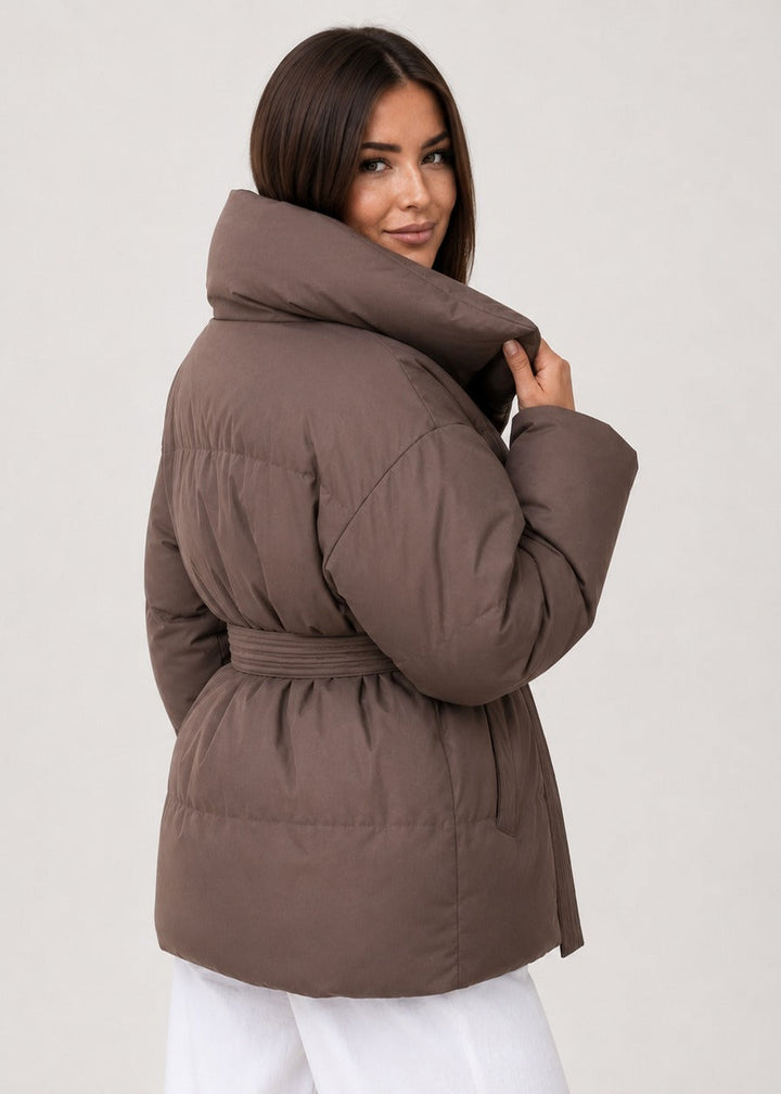 Clémence | Doudoune Femme Noire à Taille Ceinturée Col Surdimensionné