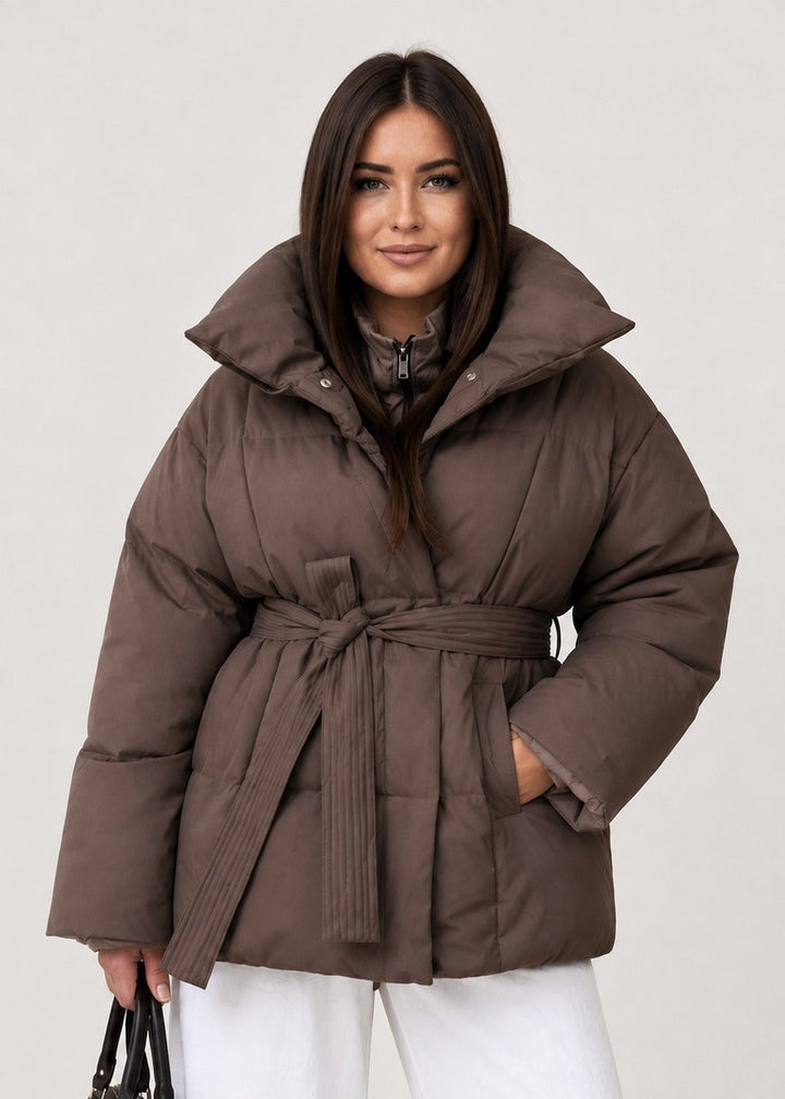 Clémence | Doudoune Femme Noire à Taille Ceinturée Col Surdimensionné