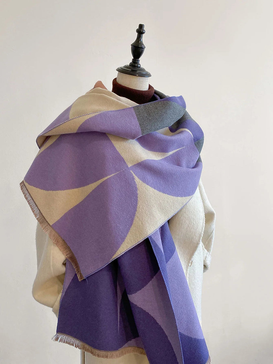 Morgan | Foulard Oversize à Franges et Motif Abstrait