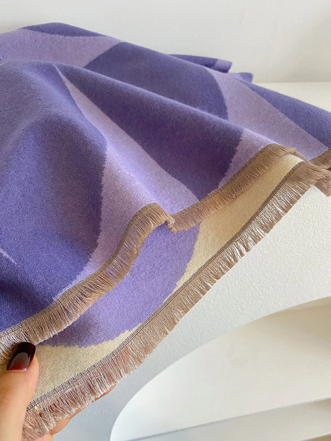 Morgan | Foulard Oversize à Franges et Motif Abstrait