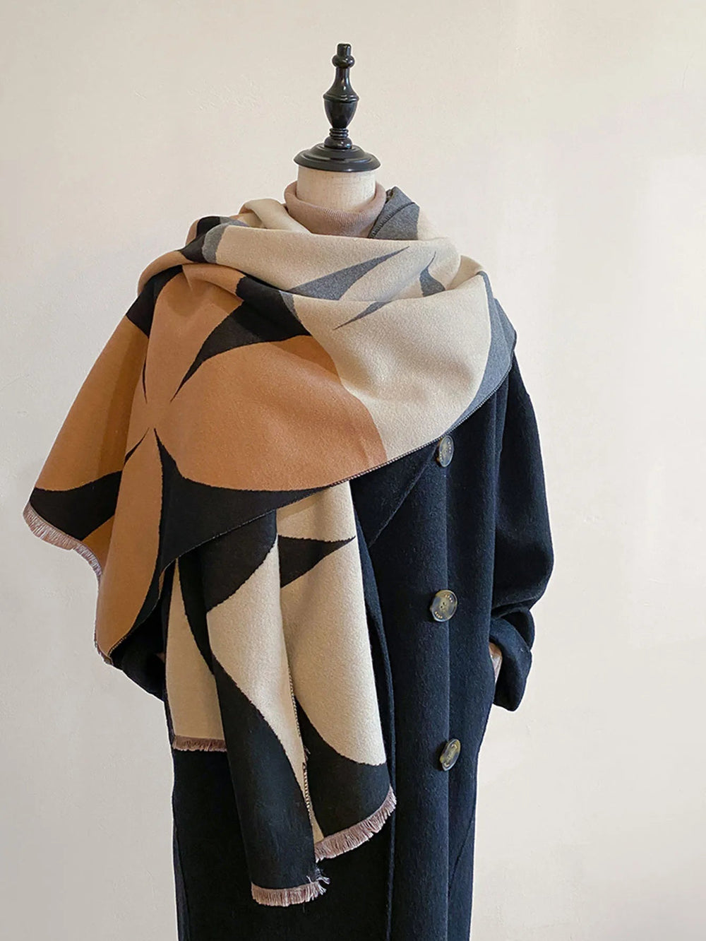 Morgan | Foulard Oversize à Franges et Motif Abstrait