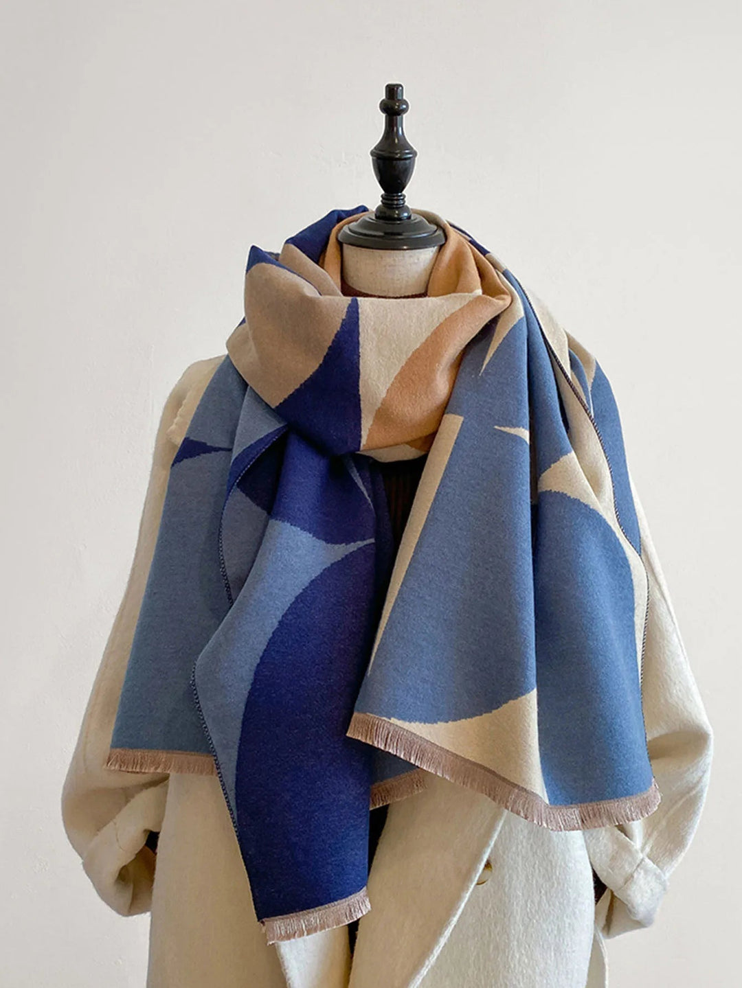 Morgan | Foulard Oversize à Franges et Motif Abstrait