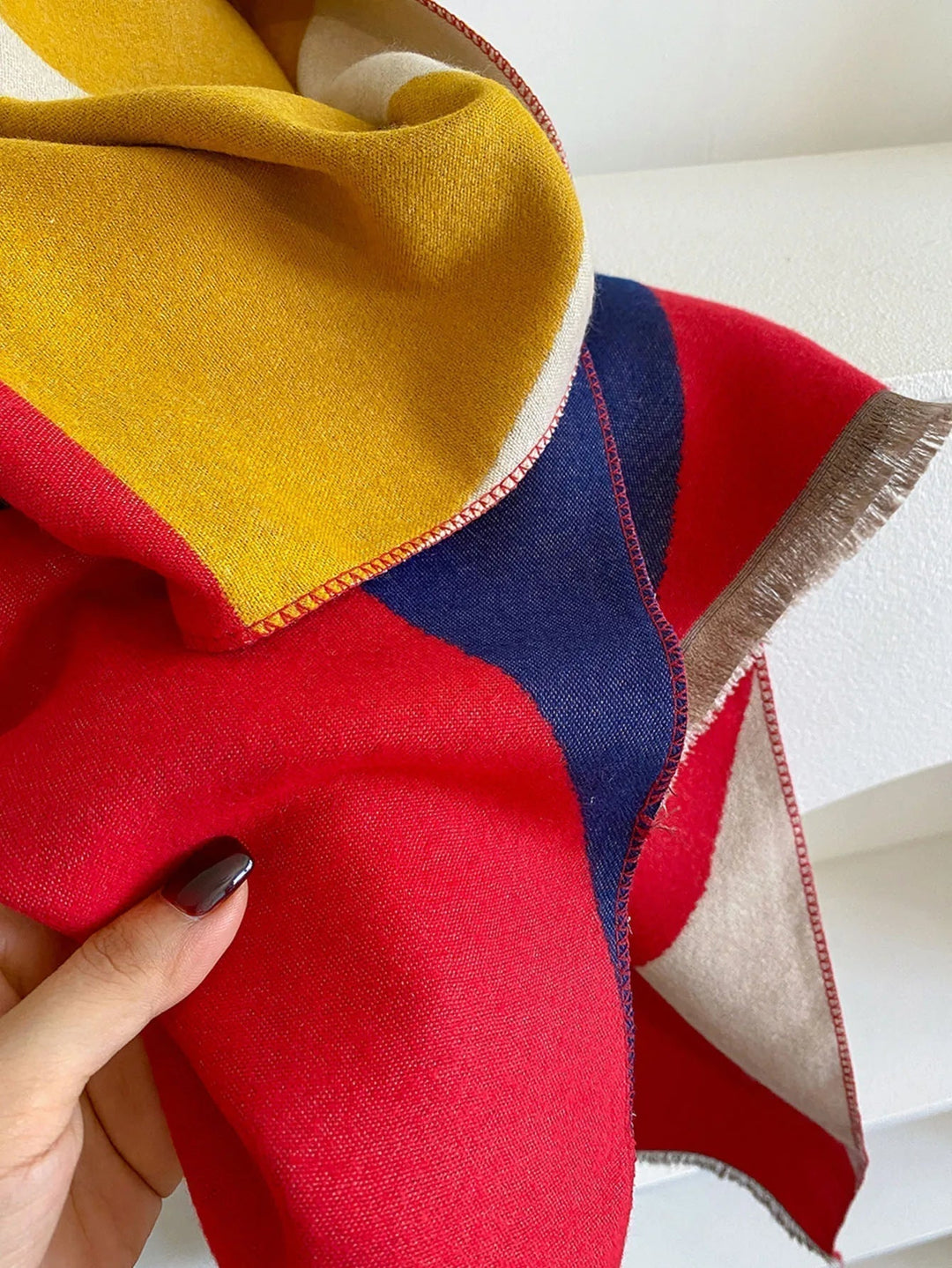 Morgan | Foulard Oversize à Franges et Motif Abstrait